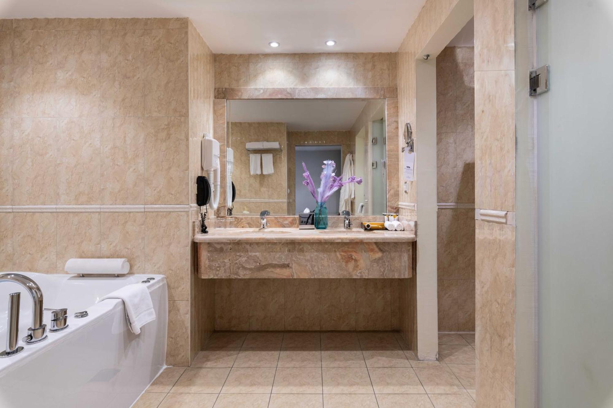 Warwick Al Jubail Hotel Luaran gambar