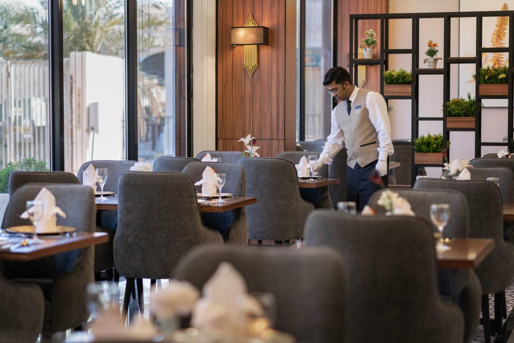 Warwick Al Jubail Hotel Luaran gambar