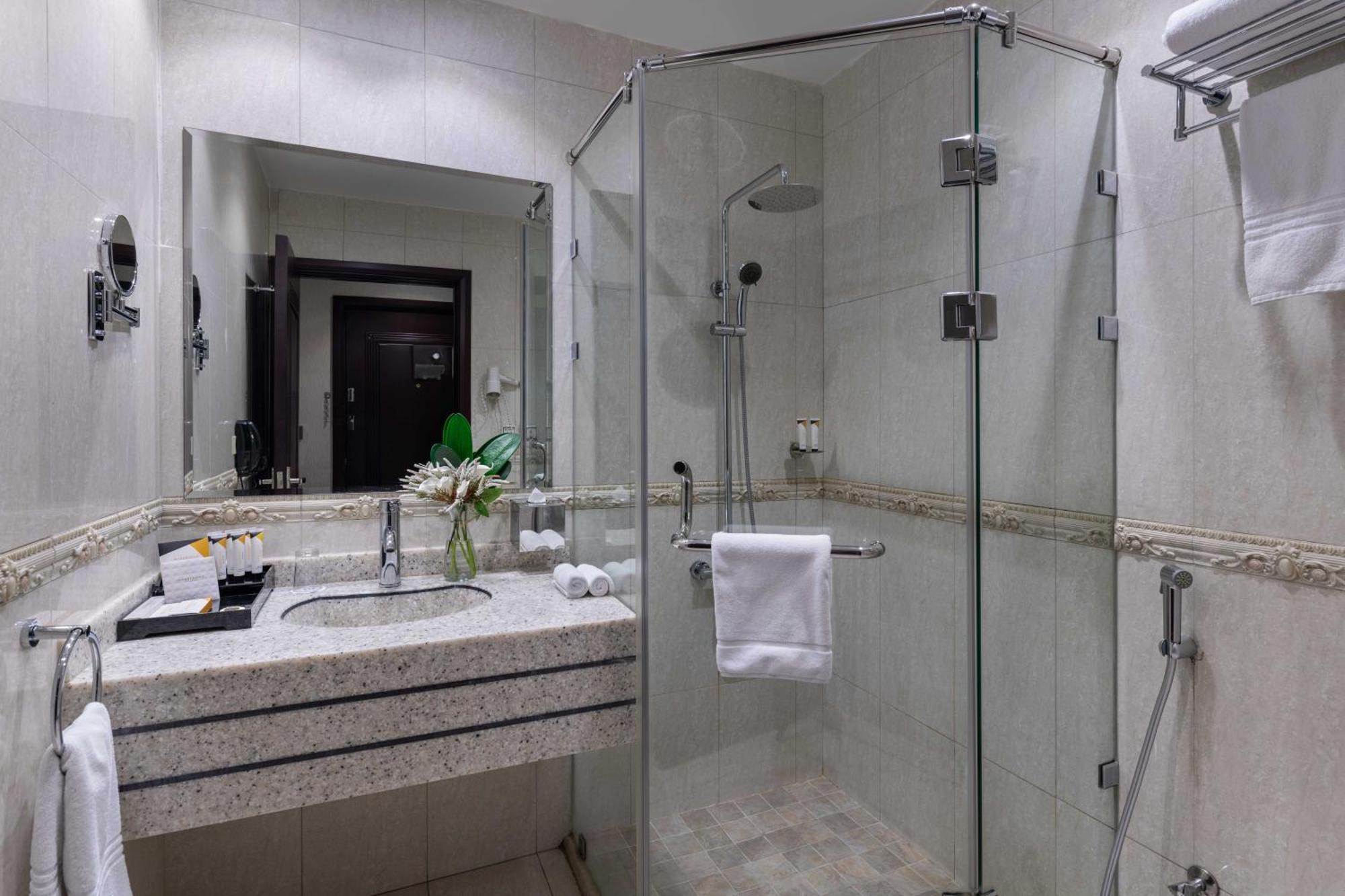 Warwick Al Jubail Hotel Luaran gambar